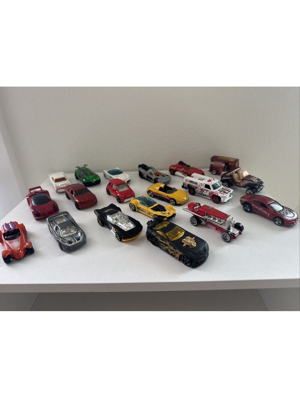 19 Hot Wheels Lot D
